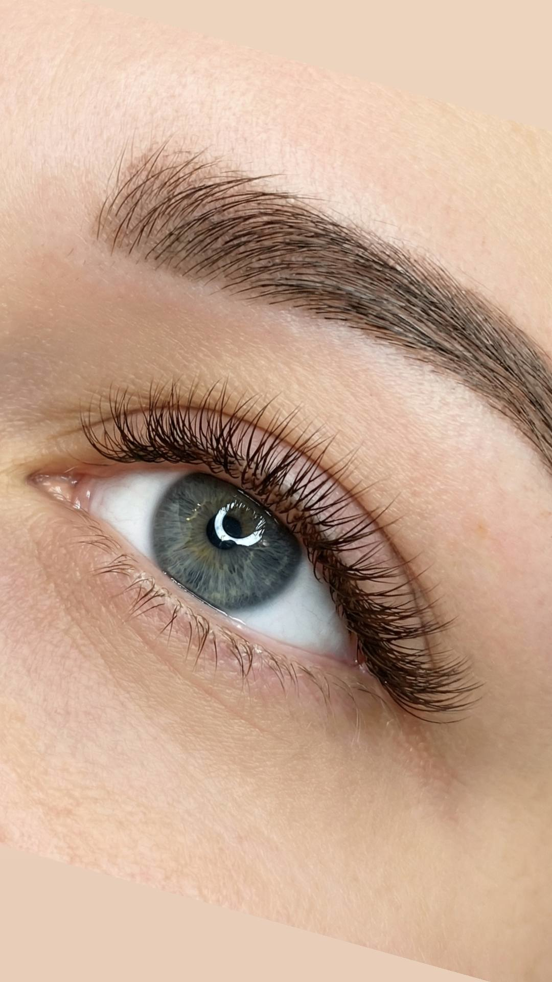 Образец наращивания ресниц